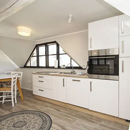 Nah Am Meer, Ruhige Lage, Gratis Nutzung Vom Ahoi Erlebnisbad Und Sauna In Sellin - Haus Buednerstube 4 *