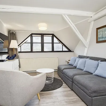 Nah Am Meer, Ruhige Lage, Gratis Nutzung Vom Ahoi Erlebnisbad Und Sauna In Sellin - Haus Buednerstube 4 * Middelhagen