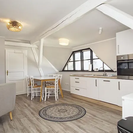 Nah Am Meer, Ruhige Lage, Gratis Nutzung Vom Ahoi Erlebnisbad Und Sauna In Sellin - Haus Buednerstube 4 Apartman *