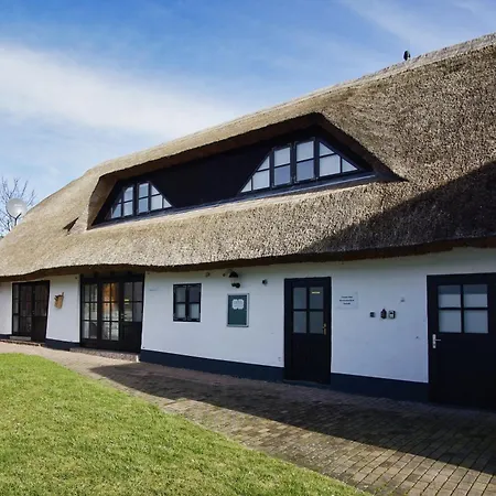 Haus Budnerstube: Seaside Tranquility With Ahoi Access * Middelhagen