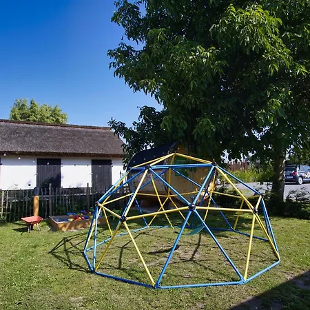 Nah Am Meer, Ruhige Lage, Gratis Nutzung Vom Ahoi Erlebnisbad Und Sauna In Sellin - Haus Buednerstube 4 Apartman