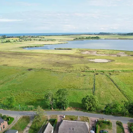 Nah Am Meer, Ruhige Lage, Gratis Nutzung Vom Ahoi Erlebnisbad Und Sauna In Sellin - Haus Buednerstube 4 Middelhagen