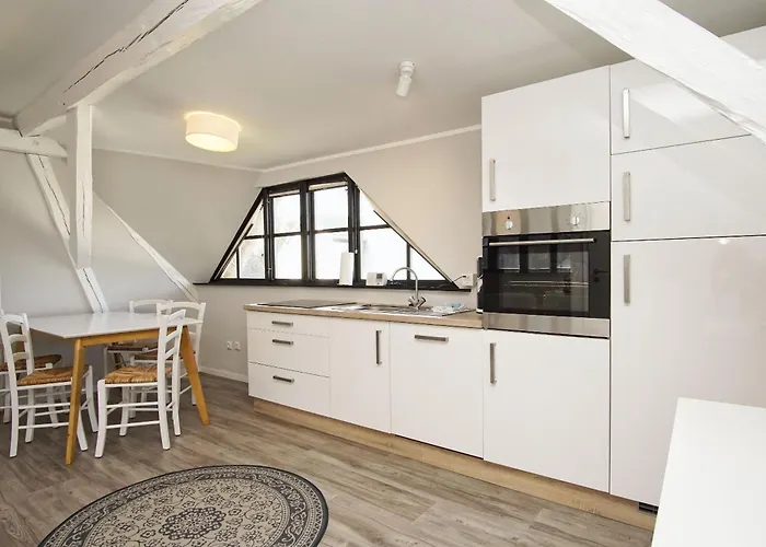 Nah Am Meer, Ruhige Lage, Gratis Nutzung Vom Ahoi Erlebnisbad Und Sauna In Sellin - Haus Buednerstube 4 *