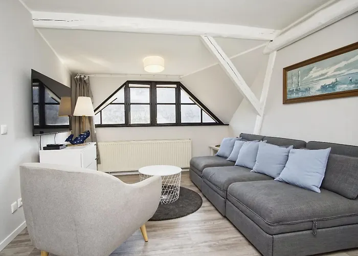 Nah Am Meer, Ruhige Lage, Gratis Nutzung Vom Ahoi Erlebnisbad Und Sauna In Sellin - Haus Buednerstube 4 * ミデルハーゲン
