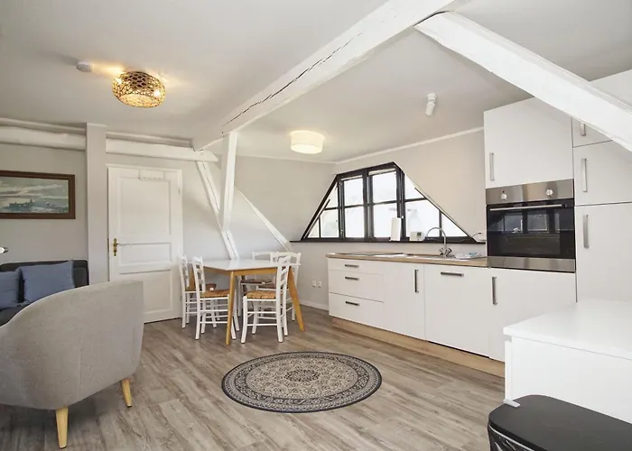 Nah Am Meer, Ruhige Lage, Gratis Nutzung Vom Ahoi Erlebnisbad Und Sauna In Sellin - Haus Buednerstube 4 アパート *